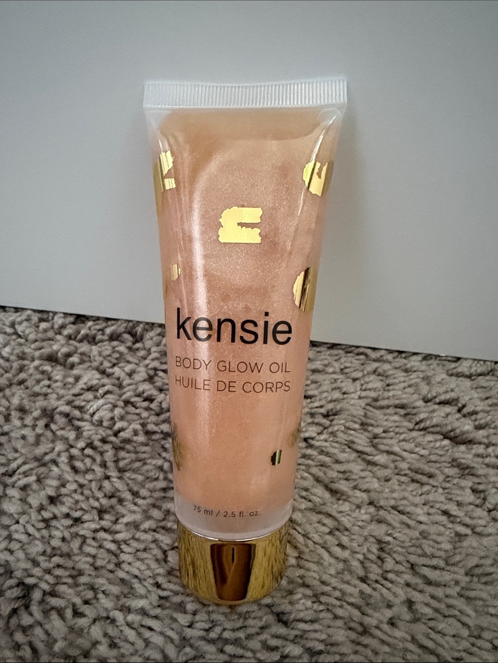 Kensie Body Glow Oil - Shimmering Peach Glow
